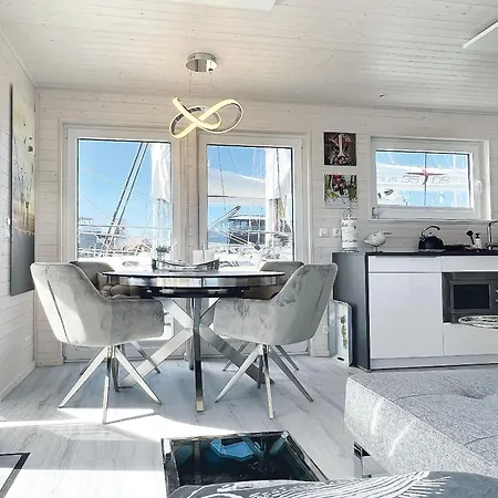 Holiday home Stern V - Stern Hausboot Heiligenhafen