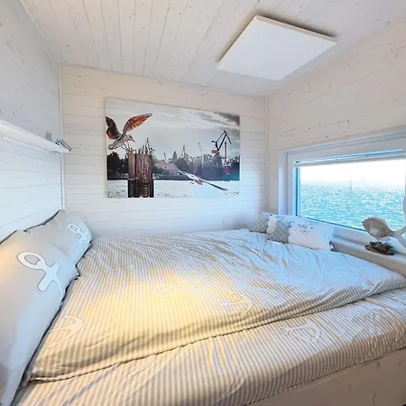 Holiday home Stern V - Stern Hausboot Heiligenhafen